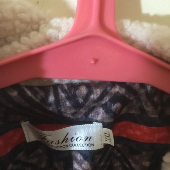 Three amazing sweater with beautiful bright colors in Native American patterns. - Picture 5 of 16